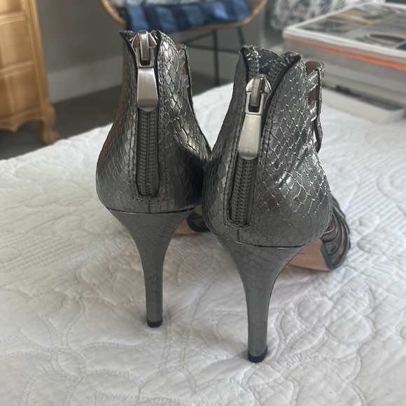 Size 8 silver snake skin heels - Picture 2 of 5